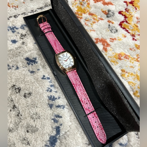 Brand new pink gossip watch in box - Picture 1 of 5